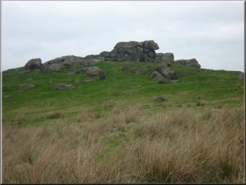 Little Almscliffe Looking up to Little Almscliffe. Photo by Frank Firth (http://www.yorkshirewalks.org)