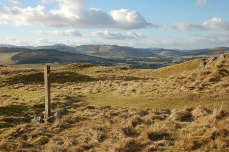 John Buchan Way crossing the col on Cademuir